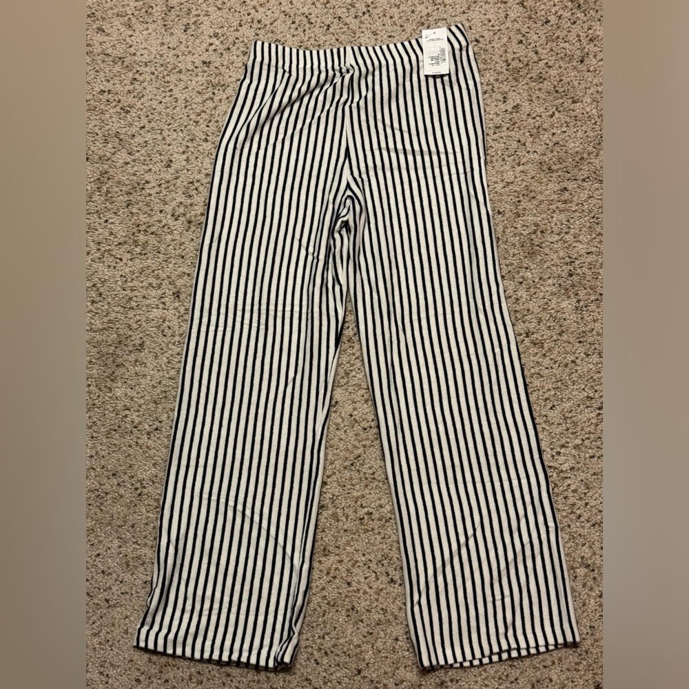 Leset Cropped white and blue pants NWT